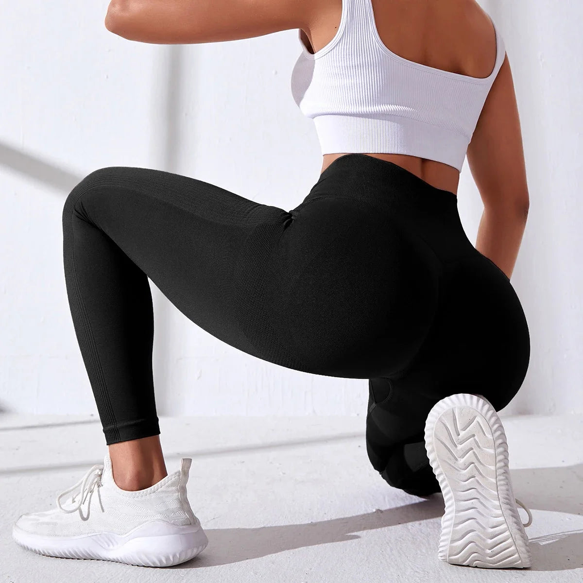 High-Waist Seamless Yoga Pants – Solid Color, Tight Fit for Gym & Cycling